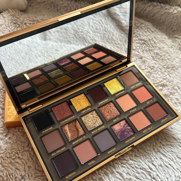 HUDA BEAUTY Empowered 18 pan eyeshadow palette - Picture 7 of 7